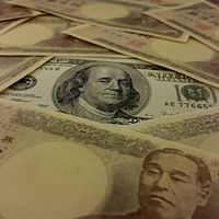 経済専門家の阮慕驊氏が日本国債の崩壊原因を分析。写真はドルと円。(資料写真、林彥呈撮影) 経済専門家の阮慕驊氏が日本国債の崩壊原因を分析。写真はドルと円。(資料写真、林彥呈撮影)