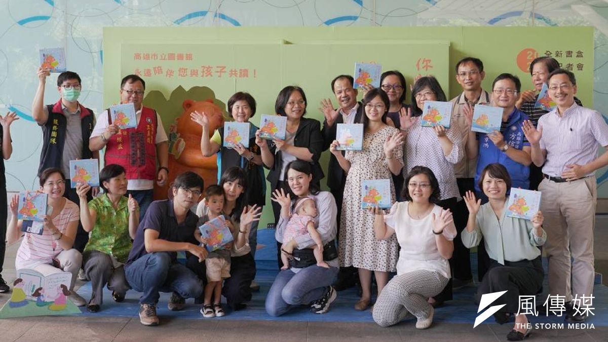 高市圖雄愛讀冊閱讀書盒,帶領寶寶認識高雄。(圖/徐炳文攝) 高市圖雄愛讀冊閱讀書盒,帶領寶寶認識高雄。(圖/徐炳文攝)