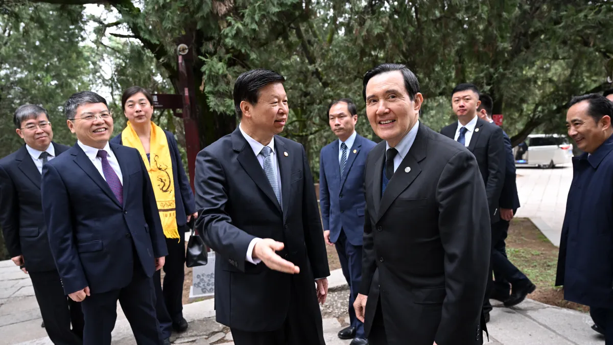 前總統馬英九訪問中國大陸,參訪深圳知名企業。圖為馬英九參加清明公祭軒轅黃帝典禮。(馬英九基金會提供)