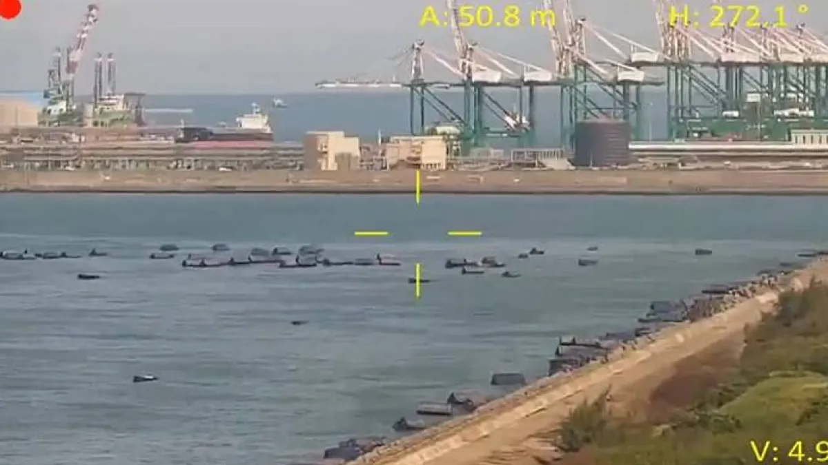 海巡署派出空拍機監控貨櫃流向。(圖/海巡署提供)