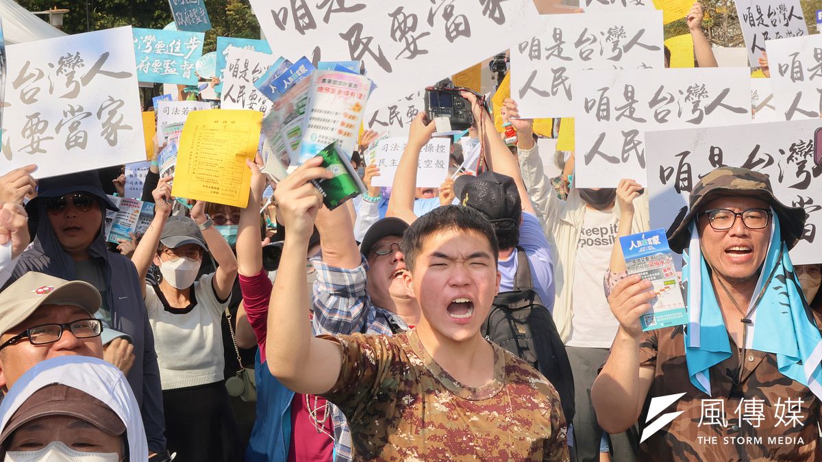 隨著柯文哲案起伏,過去宅宅的民眾黨支持者小草們激動剽悍起來。(資料照,柯承惠攝) 隨著柯文哲案起伏,過去宅宅的民眾黨支持者小草們激動剽悍起來。(資料照,柯承惠攝)