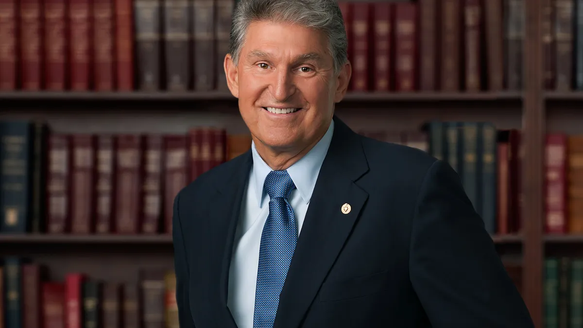 美國西維吉尼亞州聯邦參議員曼欽(Joe Manchin)(Wikipedia / Public Domain)