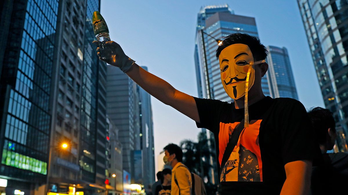 香港禁蒙面法通過,示威愈演愈烈。(AP) 香港禁蒙面法通過,示威愈演愈烈。(AP)