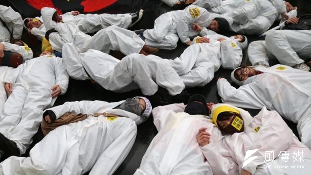 從核四公投變成核四公關,是一種沈淪與墮落;圖為308反核遊行。(吳逸驊攝) 從核四公投變成核四公關,是一種沈淪與墮落;圖為308反核遊行。(吳逸驊攝)