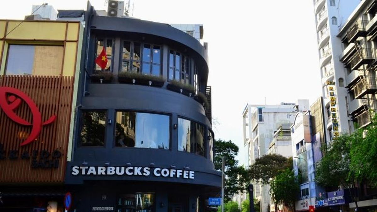 星巴克自2013年登陸越南至今,在當地開設了87間分店。圖為位於胡志明市的星巴克門市。 (圖/食力foodNEXT提供) 星巴克自2013年登陸越南至今,在當地開設了87間分店。圖為位於胡志明市的星巴克門市。 (圖/食力foodNEXT提供)