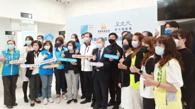 副市長劉和然與衛生局長陳潤秋及出席活動貴賓合影。(圖/新北市衛生局提供)