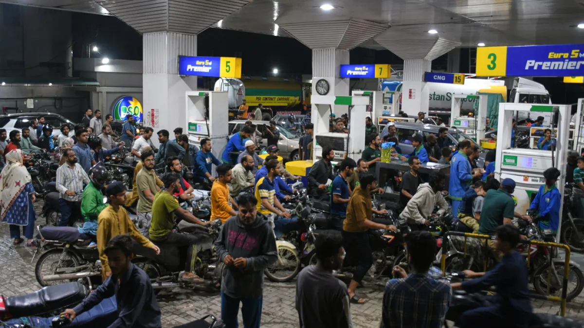 As oil prices continue to surge, large numbers of Pakistani motorcyclists rush to gas stations to stockpile fuel. (File photo, AP)