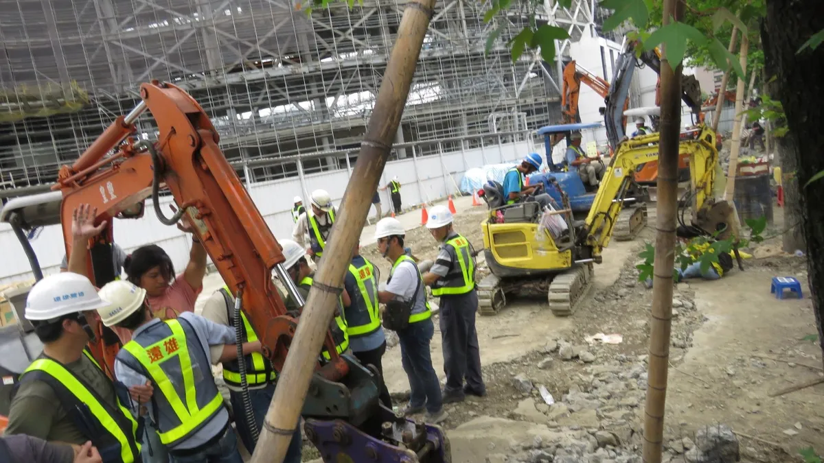 松菸護樹志工今(19)日與遠雄工人發生衝突。(圖由松菸護樹提供)
