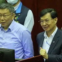 前台北市長の柯文哲氏(左)と前台北市副市長の彭振聲氏(右)が「司法の友」としてタッグを組んだ。(柯承惠撮影) 前台北市長の柯文哲氏(左)と前台北市副市長の彭振聲氏(右)が「司法の友」としてタッグを組んだ。(柯承惠撮影)