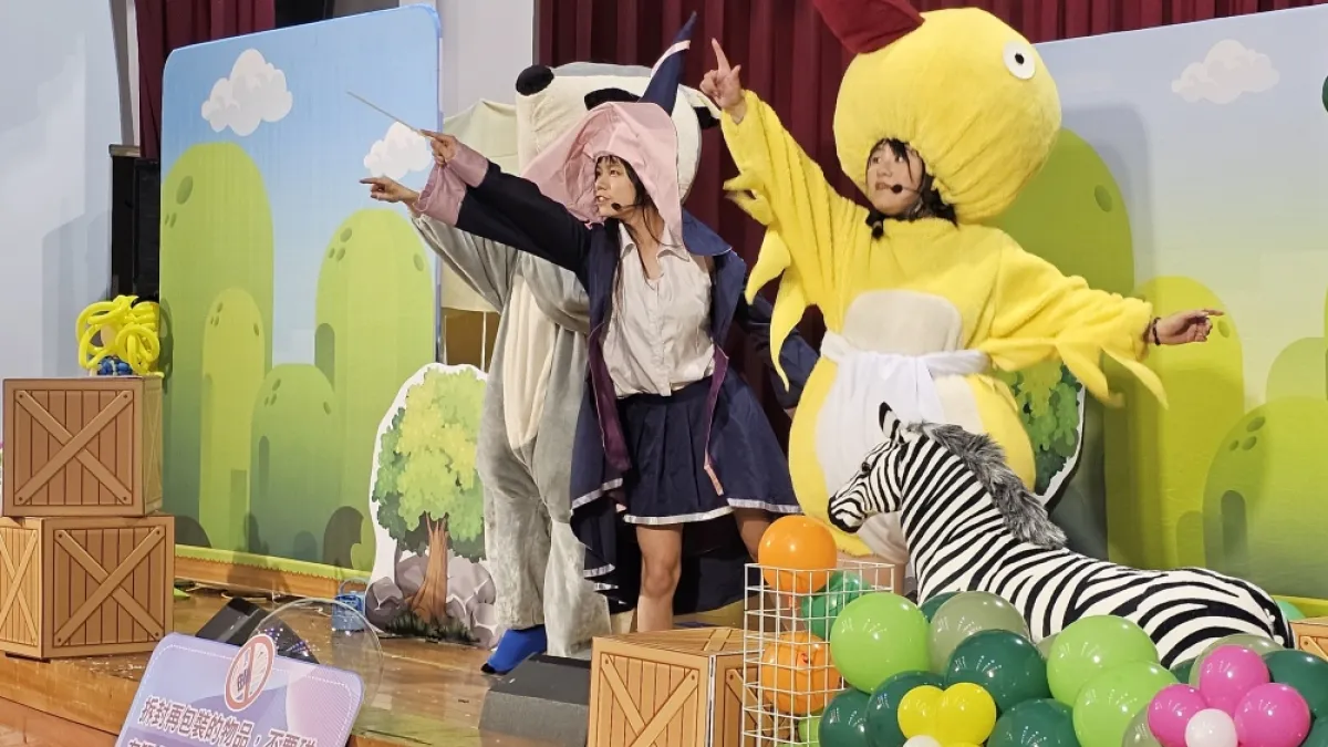 桃園反毒劇校園巡演南美國小演出。(圖/桃園市政府提供)