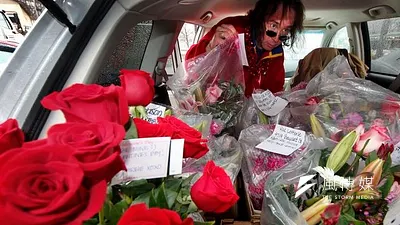 情人節到來,花店老闆忙得不可開交(美聯社)