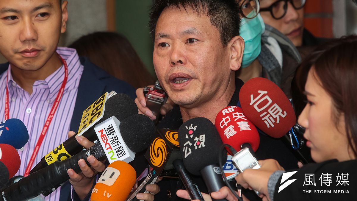 國民黨書記長林為洲8日於黨團大會後接受媒體聯訪,並表示,國民黨不是要擋公投法,提案是為了抗議民進黨近來霸道的行徑。(顏麟宇攝) 國民黨書記長林為洲8日於黨團大會後接受媒體聯訪,並表示,國民黨不是要擋公投法,提案是為了抗議民進黨近來霸道的行徑。(顏麟宇攝)