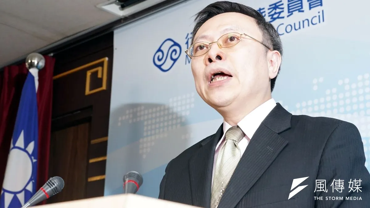 王郁琦以國會備詢不識賈慶林始,以辦張顯耀鬧笑話請辭終,証明自己的確不適任陸委會主委一職。(請辭記者會/蘇仲泓攝)