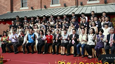 嘉市市民集團結婚 24對新人甜蜜放閃互許終生