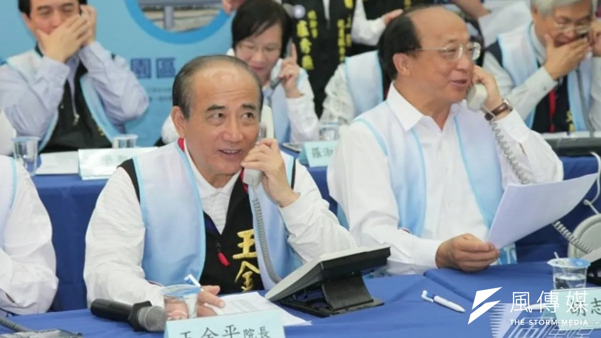 立法院長王金平25日赴台中,為胡志強電話拉票。(蕭德洪攝)