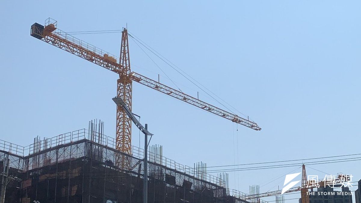 台中今年2月的建照戶數,月增45.1%、年增4.42倍的大幅成長,使照數量則明顯銳減,月減85%、年減47.8%。(圖/富比士地產王提供) 台中今年2月的建照戶數,月增45.1%、年增4.42倍的大幅成長,使照數量則明顯銳減,月減85%、年減47.8%。(圖/富比士地產王提供)