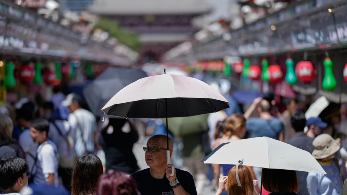 日本東京遭遇熱浪高溫。(美聯社)