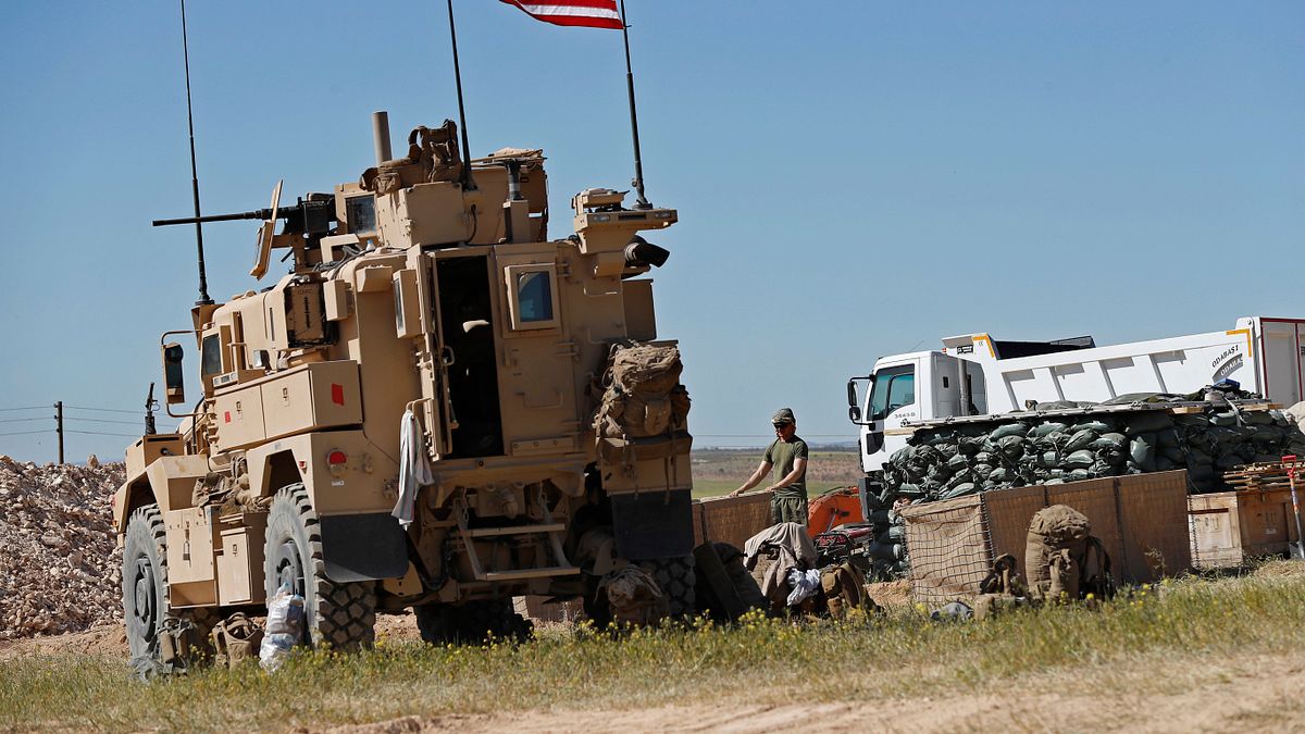 川普撤軍:駐守在土耳其與敘利亞邊界城市曼比吉的美軍(AP) 川普撤軍:駐守在土耳其與敘利亞邊界城市曼比吉的美軍(AP)