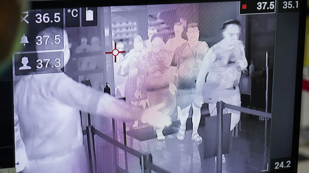 嘉義市1名自英國返台女留學生確診新冠肺炎,打破嘉義市零確診的紀錄。示意圖。(資料照,美聯社)