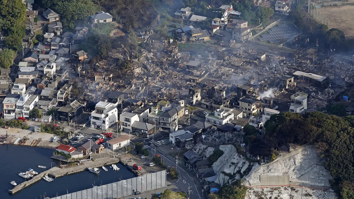 大分県佐賀関で発生した大規模火災の被害状況。(AP通信) 大分県佐賀関で発生した大規模火災の被害状況。(AP通信)