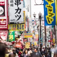 日本で従業員に法定労働時間を超えて働かせる場合、企業は原則として「36協定」を締結し、所轄の労働基準監督署に届け出る必要がある。(イメージ写真・Threadsより) 日本で従業員に法定労働時間を超えて働かせる場合、企業は原則として「36協定」を締結し、所轄の労働基準監督署に届け出る必要がある。(イメージ写真・Threadsより)