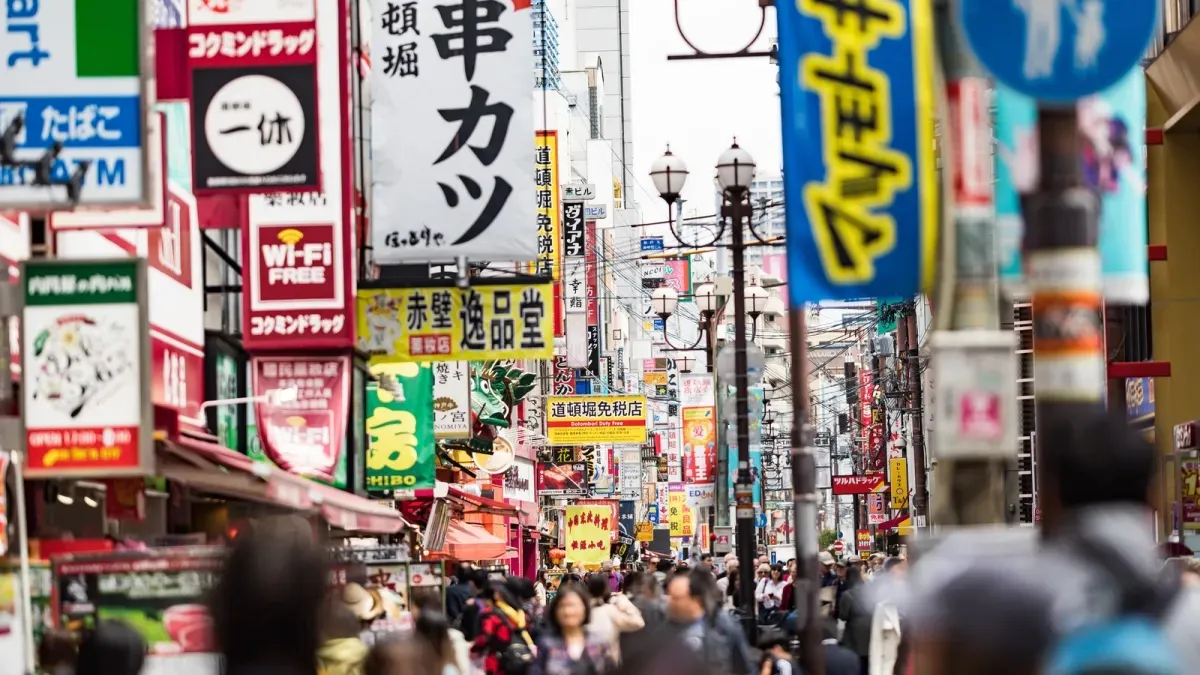 日本で従業員に法定労働時間を超えて働かせる場合、企業は原則として「36協定」を締結し、所轄の労働基準監督署に届け出る必要がある。(イメージ写真・Threadsより)