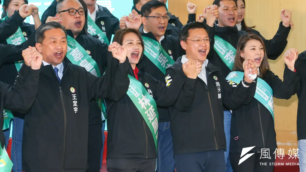 民進黨湧言會在此次的主委改選面臨重大衝擊,高雄黨部主委趙天麟(右二)將迎來菊系人馬挑戰,而新北黨部主委何博文則是已遭英系挑明不支持連任。(資料照,顏麟宇攝)