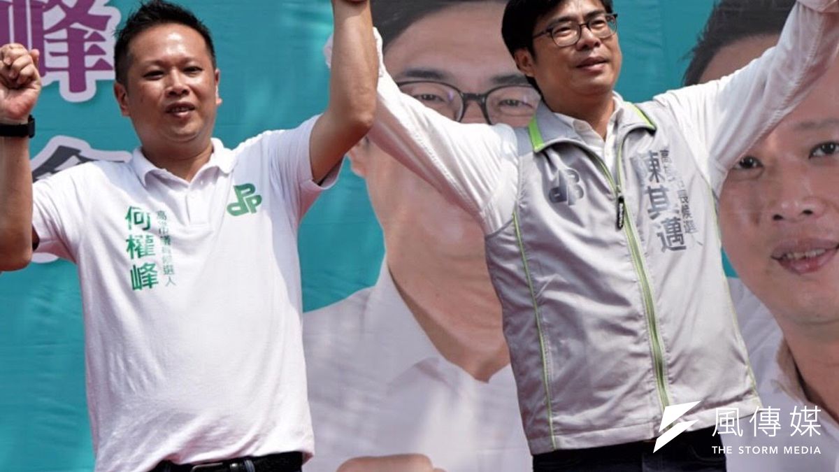 民進黨高雄市長候選人陳其邁(右)意外與國民黨空降候選人韓國瑜陷入五五波的拉鋸。(圖/徐炳文攝) 民進黨高雄市長候選人陳其邁(右)意外與國民黨空降候選人韓國瑜陷入五五波的拉鋸。(圖/徐炳文攝)