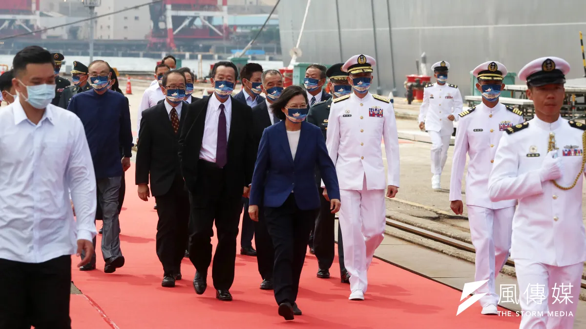 中共環台軍演却不見「辣台妹」的角色,也是年輕族群熱情熄火的原因之一。圖為總統蔡英文主持「玉山軍艦」交艦典禮。(蘇仲泓攝)