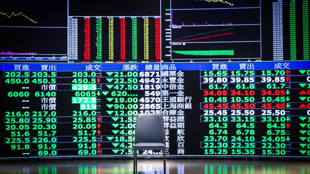 台股血流成河還能買?滿手股票怎麼辦?杜金龍教4種保命策略