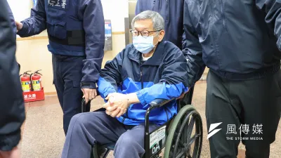 前民眾黨主席柯文哲(見圖)4月2日在台北醫院完成手術後,隔日出院返回北所,其實比起腎結石,北所更害怕他的另一項病史。(顏麟宇攝)