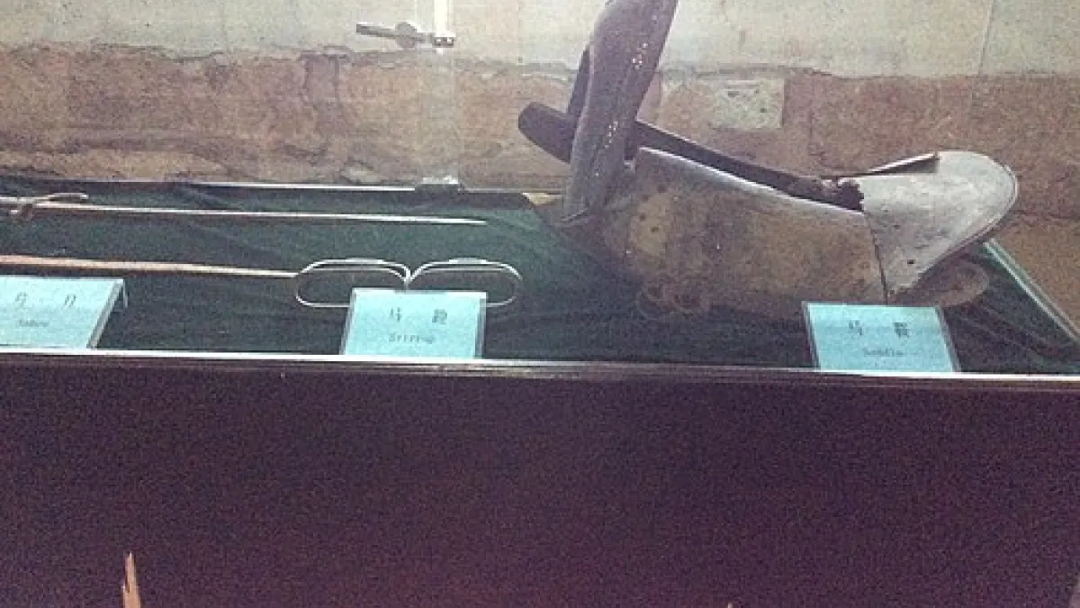衡陽保衛戰紀念館所展示的日軍馬蹬與馬鞍,紀錄著對日抗戰歷史。(圖/取自維基百科)