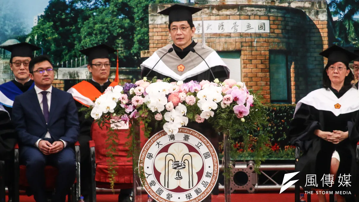 台大校長管中閔1日主持107年度畢業典禮,這也是他上任後首度主持畢業典禮。(蔡親傑攝)