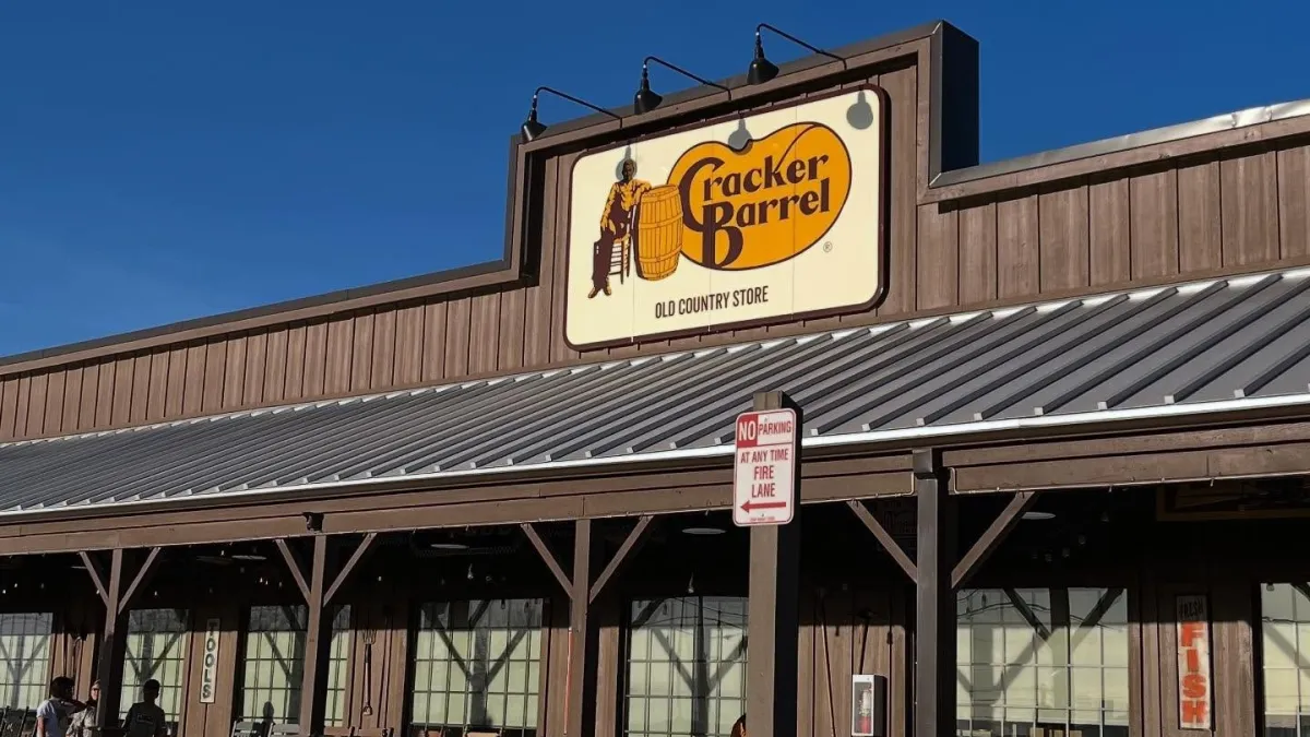 美國連鎖餐廳Cracker Barrel因實施DEI政策遭到民權團體舉報歧視。(取自臉書粉專Cracker Barrel Old Country Store)