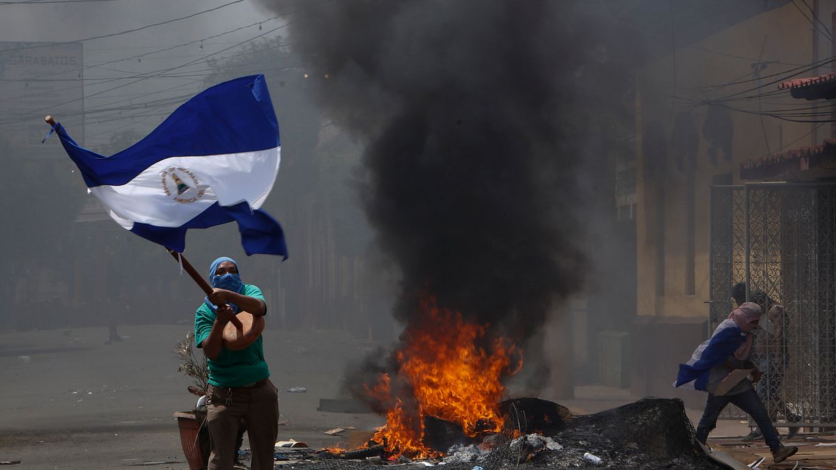 尼加拉瓜反政府民眾要求總統奧蒂嘉下台(AP) 尼加拉瓜反政府民眾要求總統奧蒂嘉下台(AP)