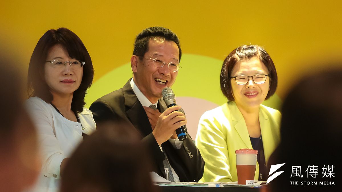 不當黨產處理委員會主委顧立雄主持聽證會後,認定中投與欣裕台為「不當黨產」,要收歸國有。(顏麟宇攝) 不當黨產處理委員會主委顧立雄主持聽證會後,認定中投與欣裕台為「不當黨產」,要收歸國有。(顏麟宇攝)