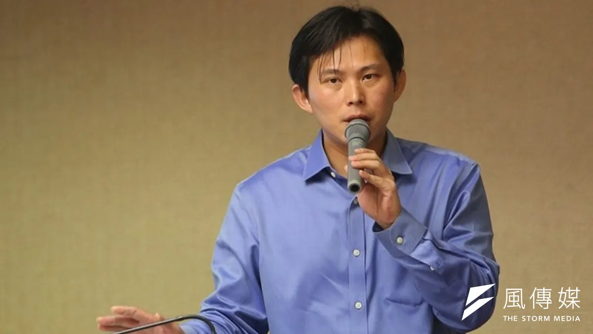 對於徐旭東16日表示學運人士不懂服貿,中研院副研究員黃國昌反諷徐拿禮券打通關係,顯然是「比一般人懂得多」。(資料照片,吳逸驊攝) 對於徐旭東16日表示學運人士不懂服貿,中研院副研究員黃國昌反諷徐拿禮券打通關係,顯然是「比一般人懂得多」。(資料照片,吳逸驊攝)