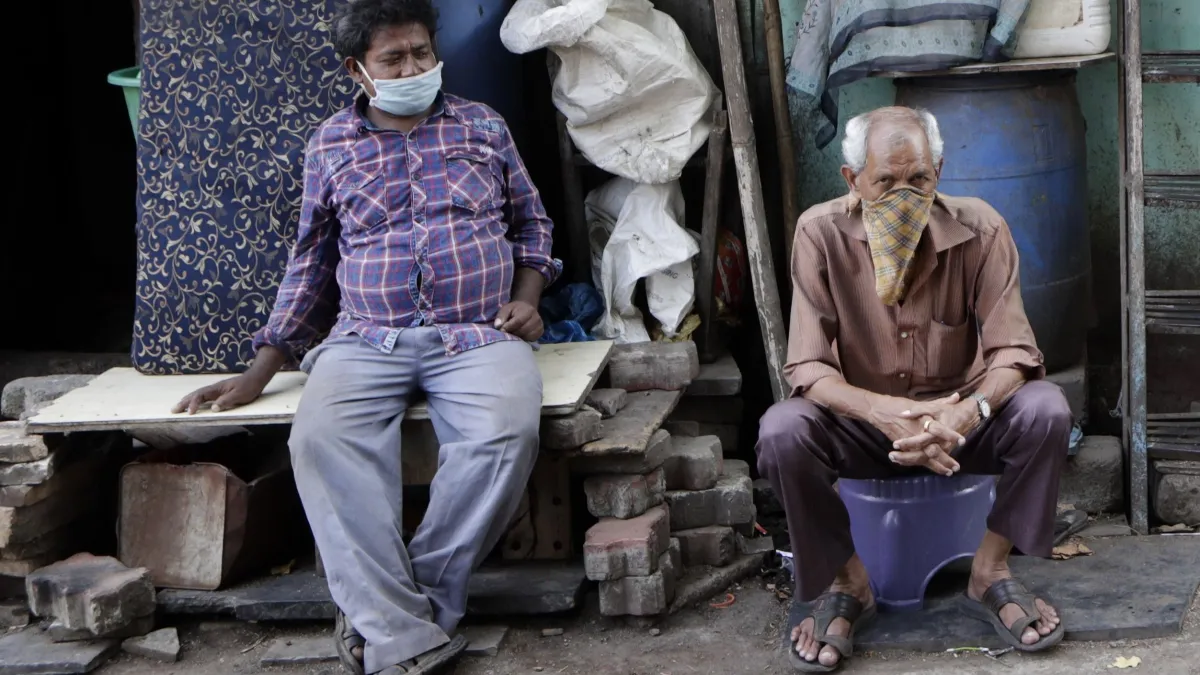 2020年3月,印度孟買(Mumbai)的達拉維(Dharavi)貧民窟傳出新冠肺炎疫情(AP)