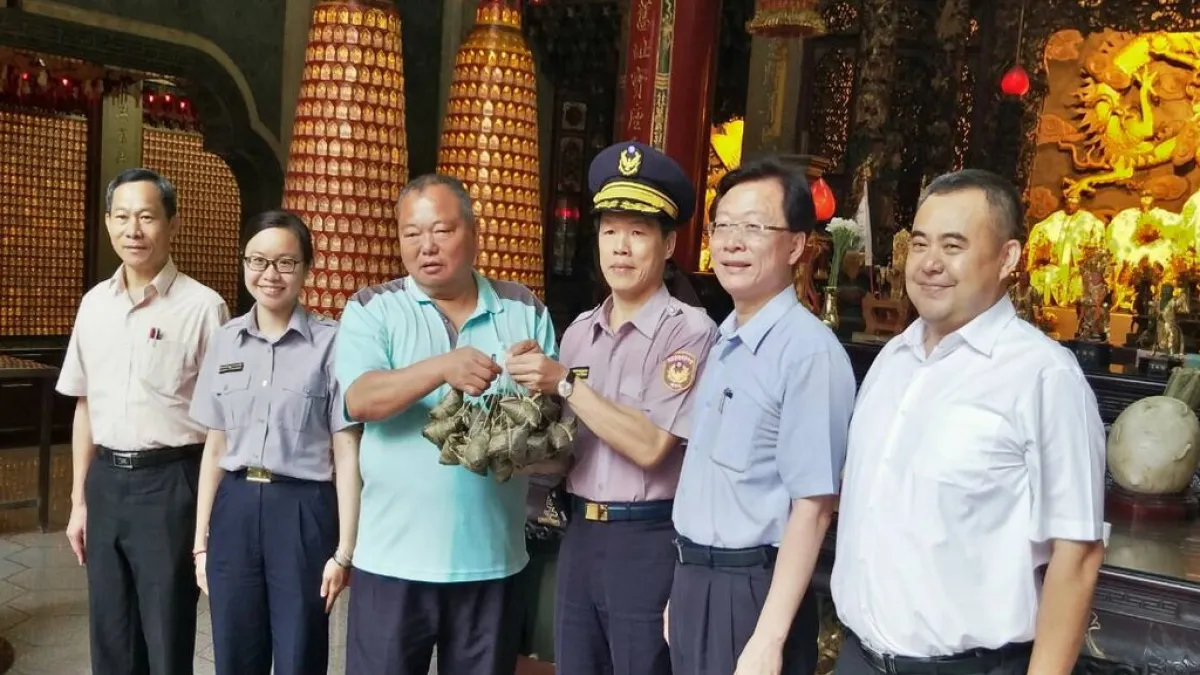 端午節前夕 議員贈肉粽慰勞員警