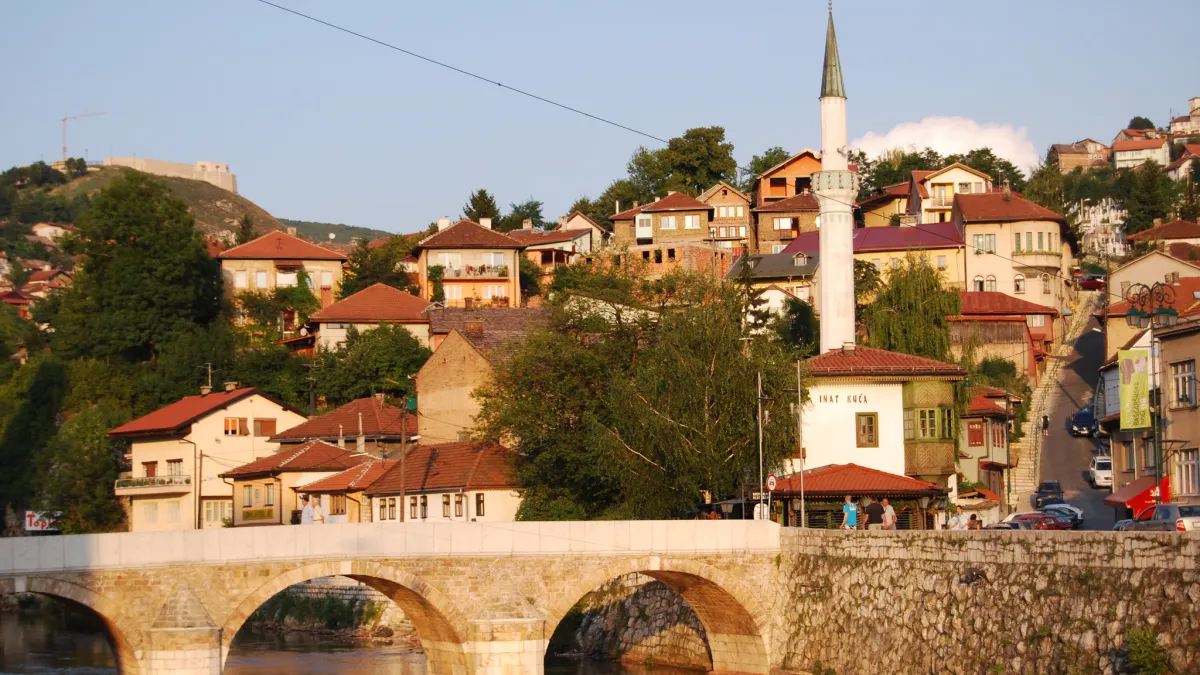 拉耶佛是波士尼亞(Bosnia)的首都,也是觸發第一次世界大戰的著名暗殺地點。(圖/ Jon Worth@Flickr)