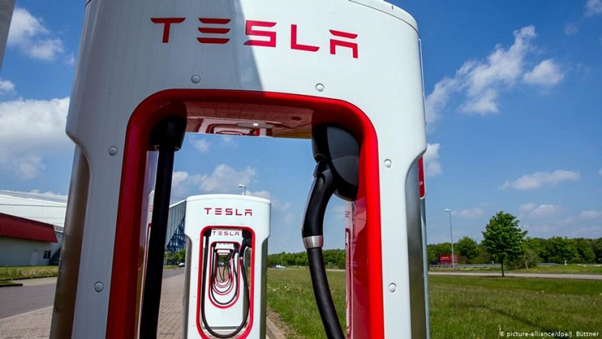 美國電動汽車制造商特斯拉(Tesla)計劃在德國這樣一個高薪國家設廠。汽車專家兼分析師施沃佩(Frank Schwope)在接受德國之聲采訪時表達了懷疑態度。(圖/德國之聲) 美國電動汽車制造商特斯拉(Tesla)計劃在德國這樣一個高薪國家設廠。汽車專家兼分析師施沃佩(Frank Schwope)在接受德國之聲采訪時表達了懷疑態度。(圖/德國之聲)