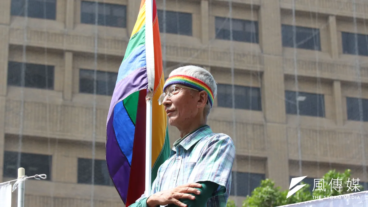 台灣伴侶權益推動聯盟舉辦「迎戰反同公投-我們都是利害關係人」記者會,訴願人祁家威發出席。(陳韡誌攝)