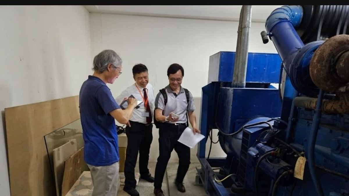 北市節能輔導團進行冰水主機評估。(圖/臺北市政府環保局提供) 北市節能輔導團進行冰水主機評估。(圖/臺北市政府環保局提供)