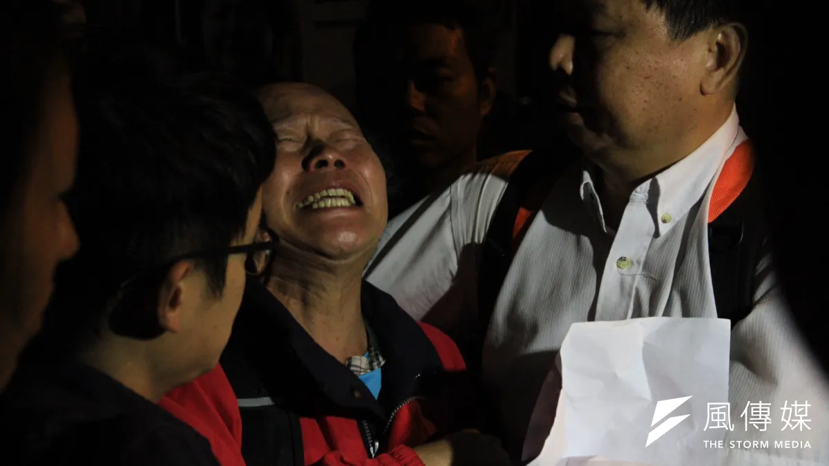 反迫遷抗議團體言,面臨拆除危機的台中黎明幼稚園園長林金連怒吼總統出面,不見總統不肯離開總統府。(曾原信攝)