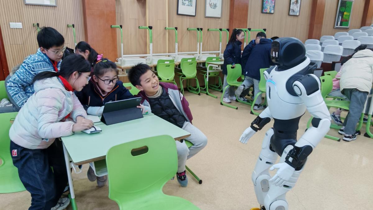 詹滿容觀點:人工智能時代的文明燈塔─「伴讀書童AI」的魅力