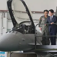 米台「二国間軍事安全保障対話」に新たな突破口、専門家は米国が台湾海峡への介入を準備していると考える。写真は頼清徳氏が台東志航基地を視察し、F-16戦闘機に搭乗し国軍の戦備を理解する様子。(写真/柯承惠撮影) 米台「二国間軍事安全保障対話」に新たな突破口、専門家は米国が台湾海峡への介入を準備していると考える。写真は頼清徳氏が台東志航基地を視察し、F-16戦闘機に搭乗し国軍の戦備を理解する様子。(写真/柯承惠撮影)