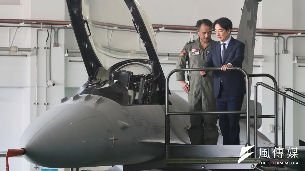 筆者認為,當民主成為政治口號,而戰爭的陰影逐漸逼近,台灣人民該如何選擇自己的未來?是在恐懼與壓迫下沉默,還是勇敢站出來,以更大的民主守護民主。(資料照,柯承惠攝)