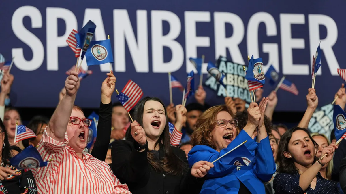 2025年11月4日、選挙の夜のパーティーで、民主党の支持者が盛大に歓声を上げる。(写真/AP通信提供) 2025年11月4日、選挙の夜のパーティーで、民主党の支持者が盛大に歓声を上げる。(写真/AP通信提供)