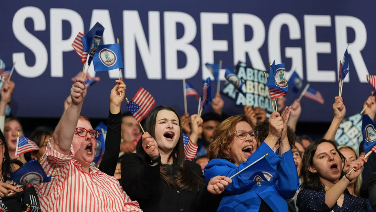 2025年11月4日。在選舉之夜派對上,民主黨人史塔伯格(Abigail Spanberger)的支持者放聲歡呼。(AP)