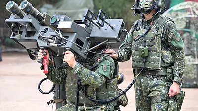 20221202-刺針飛彈有效射程4.8公里、最大射程8公里,足以攔截低飛進逼的敵直升機和無人飛行載具,是確保外離島具戰略價值要衝的重要防空火力。(總統府提供)